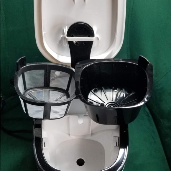 Mickey Mouse Coffee Maker w/ Ceramic Mug - Picture 5 of 9